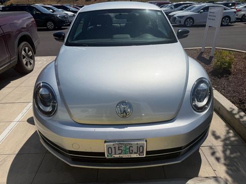 Used 2012 Volkswagen Beetle Turbo FWD image 6