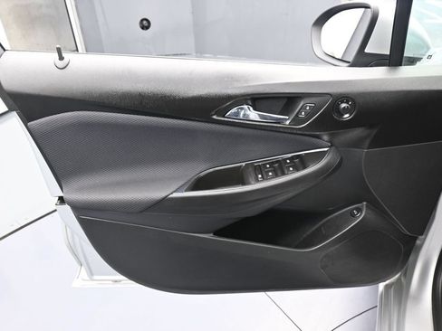 Used 2019 Chevrolet Cruze LT w/ RS Package FWD image 12