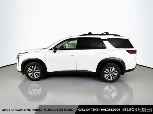 New 2026 Nissan Pathfinder SL image 8