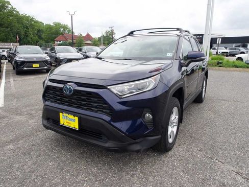 Used 2021 Toyota RAV4 XLE w/ Convenience Package AWD/4WD image 1