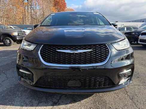 New 2026 Chrysler Pacifica Select image 2