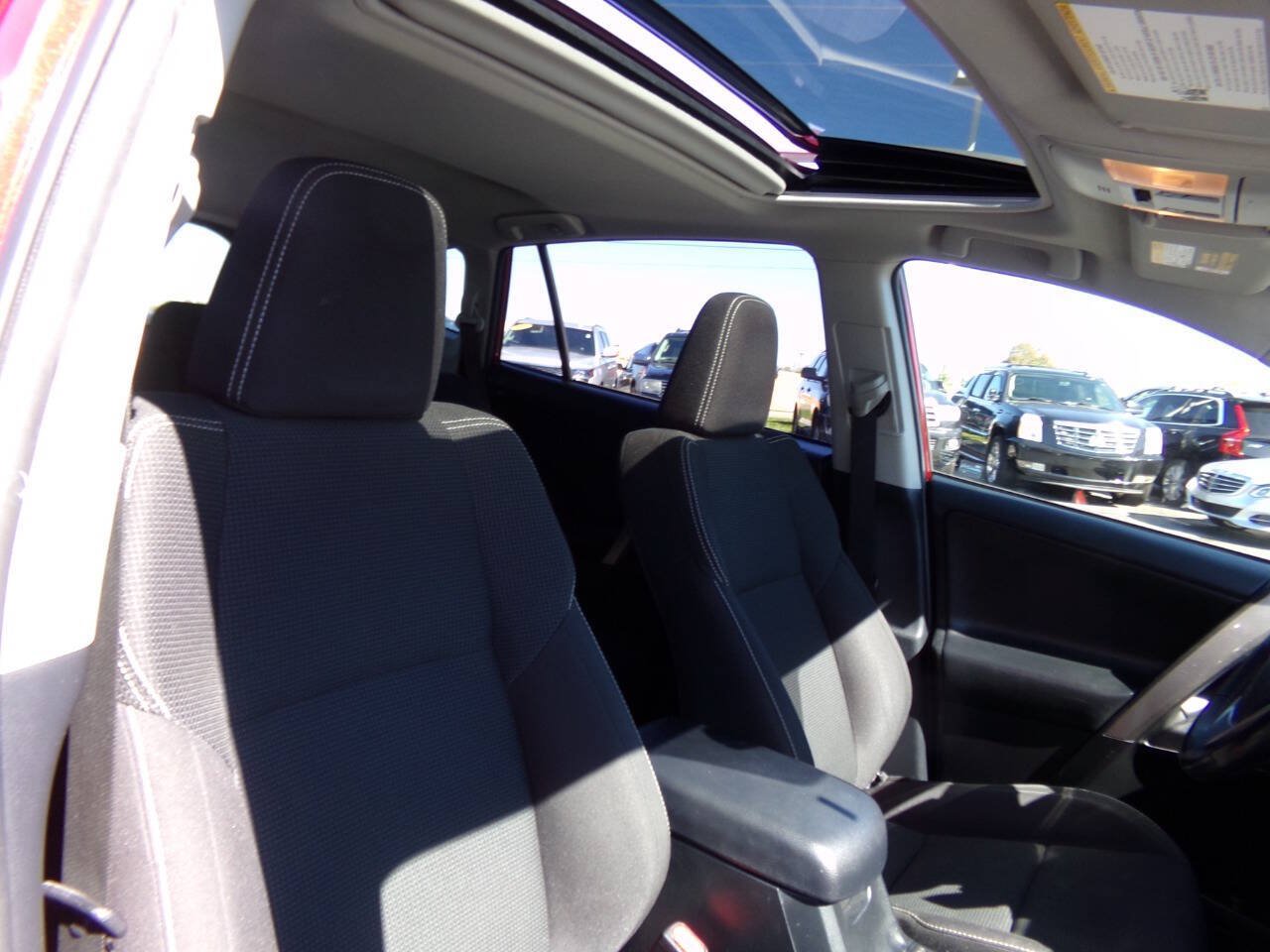 Used 2018 Toyota RAV4 XLE w/ Plus Extra Value Package AWD/4WD image 29