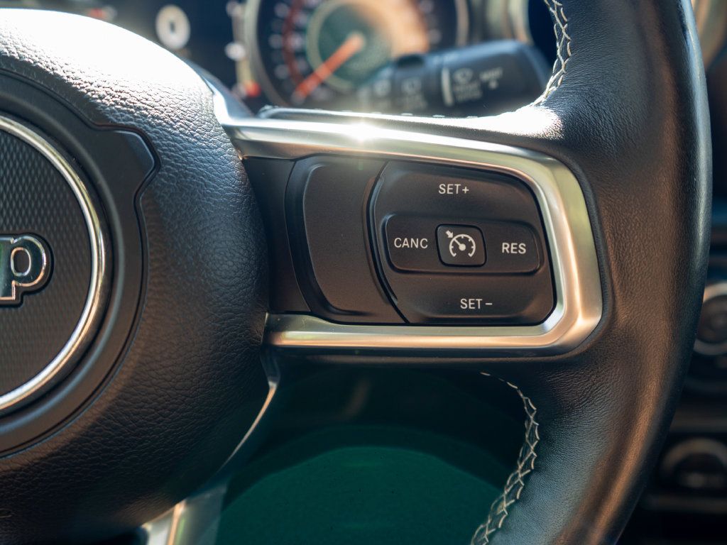Used 2018 Jeep Wrangler Unlimited Sahara AWD/4WD image 17