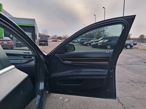 Used 2012 BMW 750Li xDrive image 16