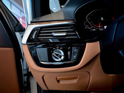 Used 2020 BMW 530i w/ Convenience Package image 40