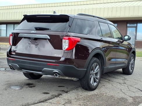 Used 2023 Ford Explorer XLT w/ Equipment Group 202A AWD/4WD image 5