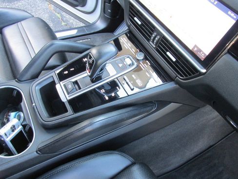 Used 2020 Porsche Cayenne image 56