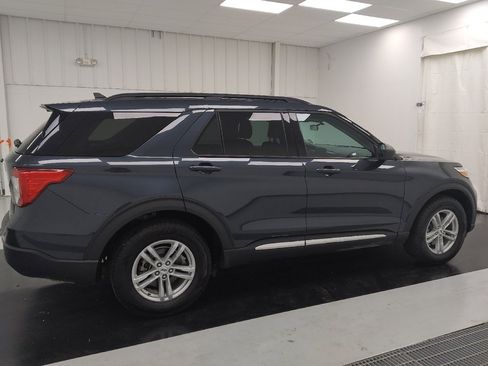 Used 2023 Ford Explorer XLT AWD/4WD image 10