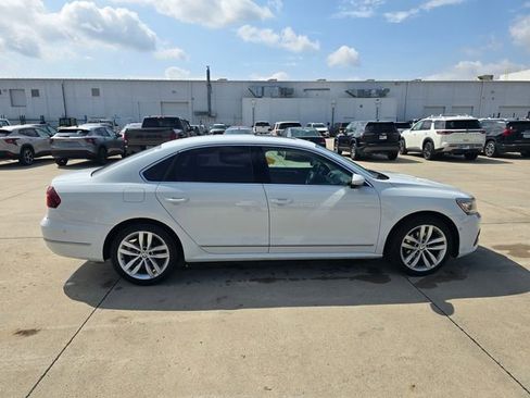 Used 2018 Volkswagen Passat 2.0T SEL Premium image 8