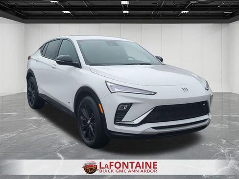 Used 2025 Buick Envista Sport Touring image 2