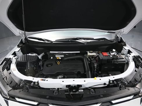 Used 2025 Chevrolet Equinox LT w/ Safety and Technology Package FWD image 12
