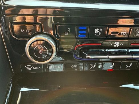 Used 2022 Jeep Grand Cherokee Summit AWD/4WD image 32