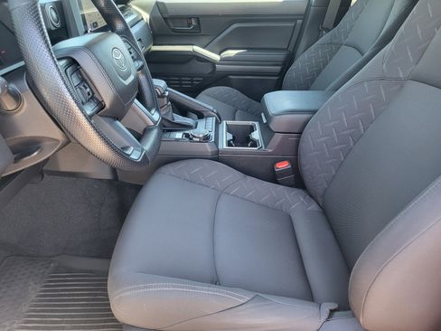 Certified 2025 Toyota Tacoma SR5 AWD/4WD image 9