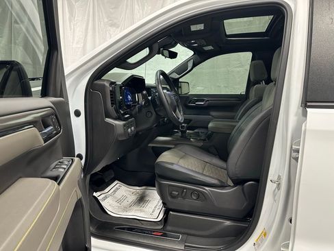 Used 2023 Chevrolet Silverado 1500 ZR2 w/ Technology Package AWD/4WD image 10