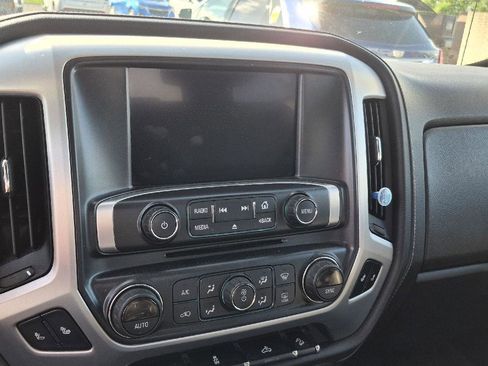 Used 2018 GMC Sierra 2500 SLE w/ HD SLE Preferred Plus Package AWD/4WD image 10