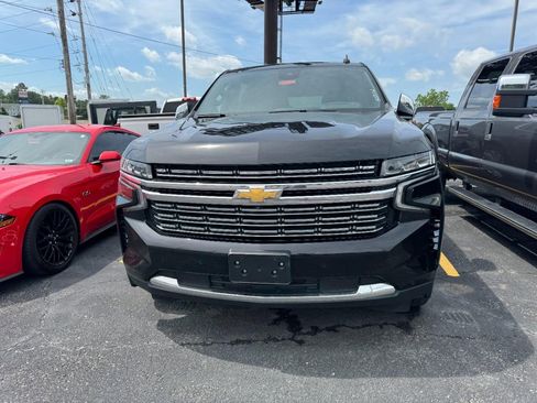 Used 2023 Chevrolet Suburban Premier AWD/4WD image 4