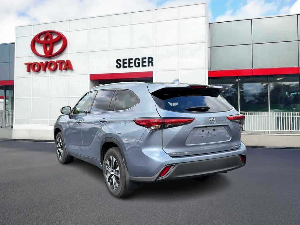 Used 2020 Toyota Highlander XLE AWD/4WD image 9