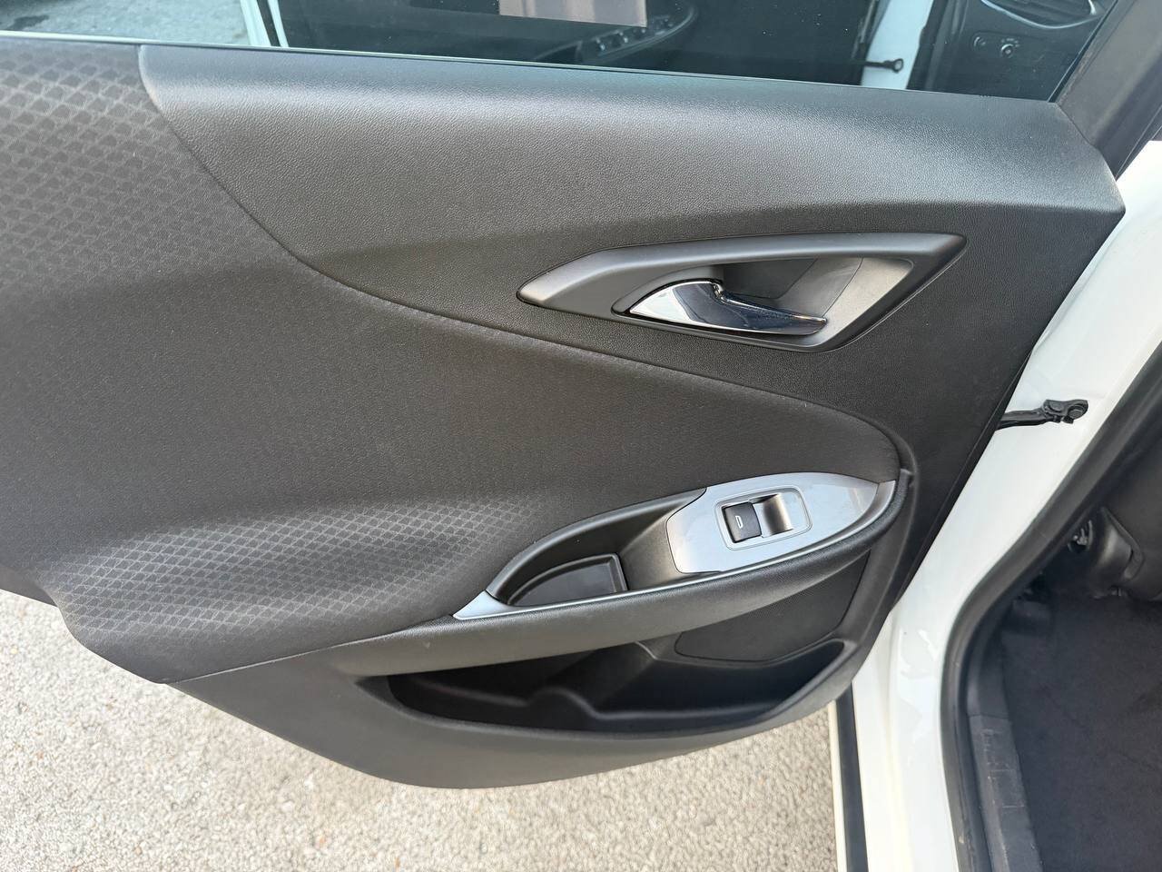 Used 2018 Chevrolet Malibu LS FWD image 18