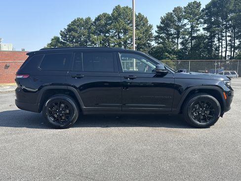 Used 2024 Jeep Grand Cherokee L Laredo image 5