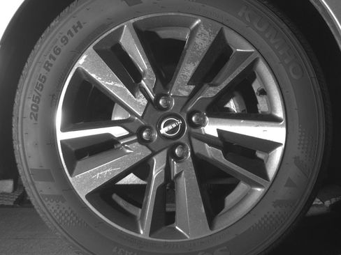 Used 2025 Nissan Versa SV image 13