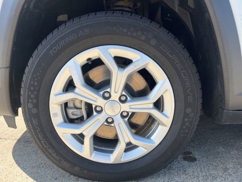 Used 2024 Jeep Compass Latitude AWD/4WD image 8