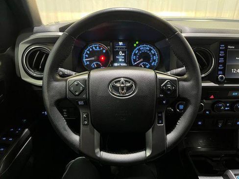 Certified 2021 Toyota Tacoma TRD Off-Road AWD/4WD image 17