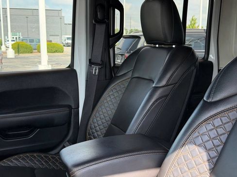 Used 2022 Jeep Wrangler Unlimited Sahara AWD/4WD image 14