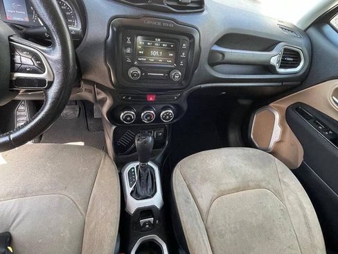 Used 2015 Jeep Renegade Latitude w/ Cold Weather Group II FWD image 8