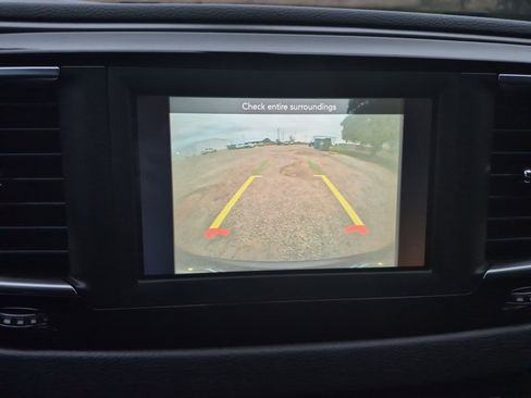 Used 2020 Chrysler Pacifica Touring-L image 15