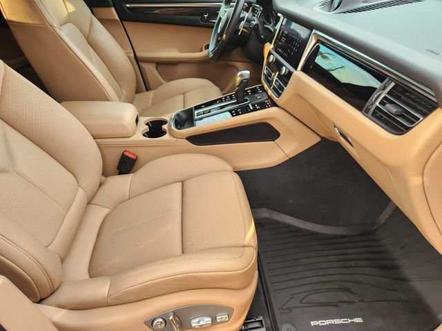 Used 2025 Porsche Macan AWD/4WD image 14