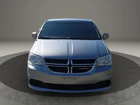 Used 2016 Dodge Grand Caravan SE FWD image 2
