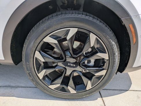 Used 2025 Kia Sorento SX FWD image 9