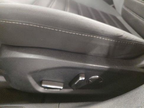 Used 2020 Ford Fusion SE image 3