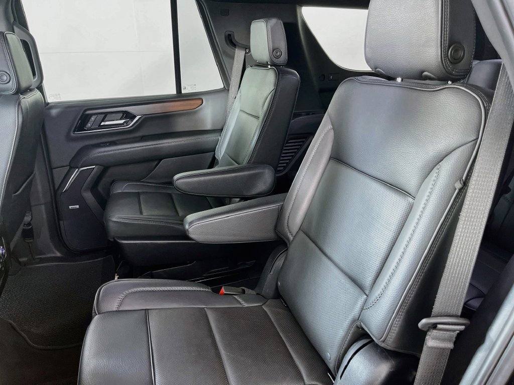 Used 2025 GMC Yukon Denali AWD/4WD image 29