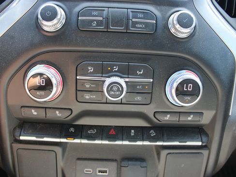 Used 2021 GMC Sierra 1500 SLE w/ X31 Off-Road Package AWD/4WD image 29
