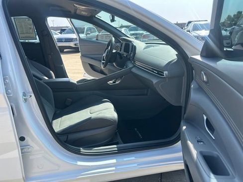 Used 2025 Hyundai Elantra Sport FWD image 23