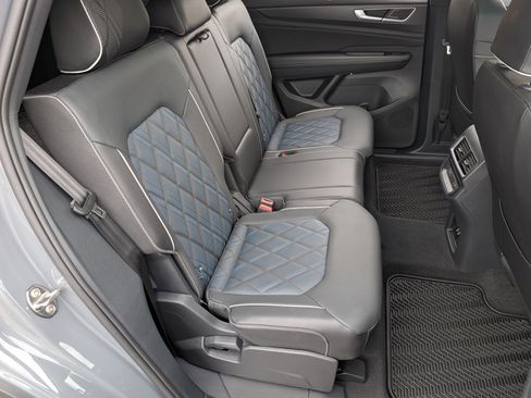 Used 2025 Volkswagen Atlas Cross Sport SEL Premium R-Line image 21