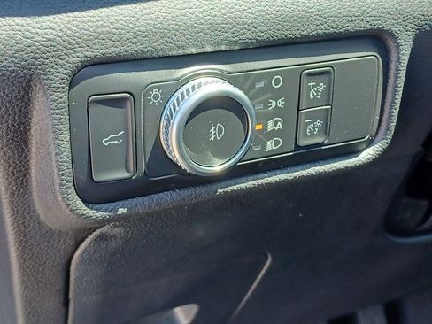 Used 2022 Ford Explorer XLT w/ Equipment Group 202A AWD/4WD image 12
