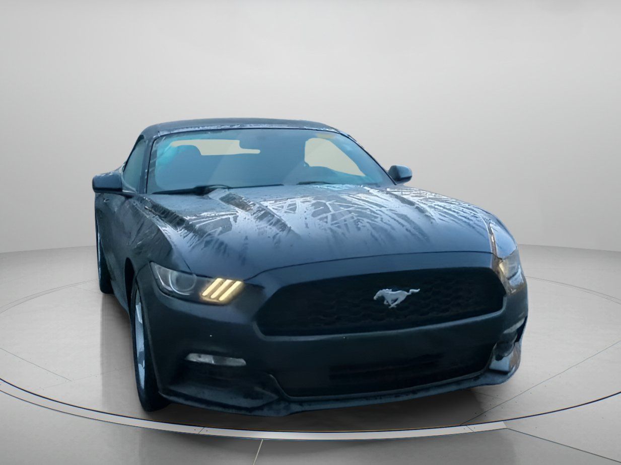 Used 2016 Ford Mustang Convertible RWD image 5