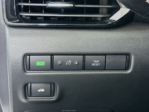 Used 2024 Nissan Sentra SV image 17