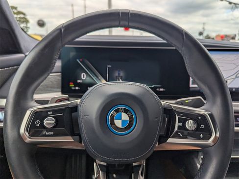 Used 2023 BMW i7 xDrive60 image 21