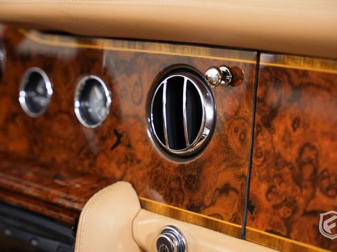 Used 2001 Rolls-Royce Corniche V image 32