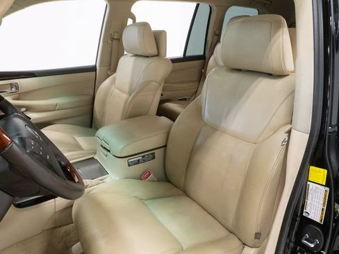Used 2015 Lexus LX 570 4WD w/ Luxury Package image 10