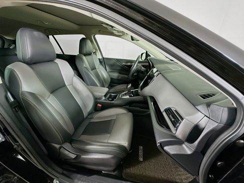 Used 2025 Subaru Outback Onyx Edition AWD/4WD image 32