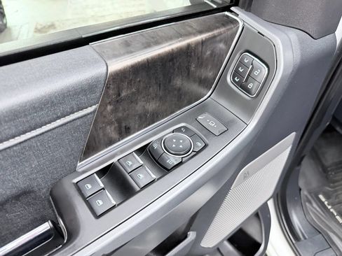 Used 2023 Ford F250 Lariat w/ Lariat Ultimate Package AWD/4WD image 10