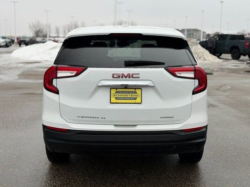 Used 2024 GMC Terrain SLE image 7