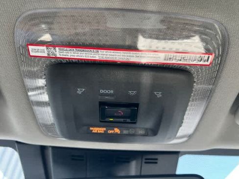 Used 2024 Toyota Prius XLE FWD image 31
