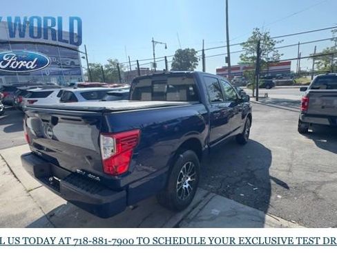 Used 2023 Nissan Titan SV image 5
