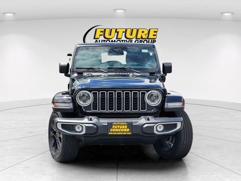 Used 2025 Jeep Wrangler Unlimited Sahara AWD/4WD image 4