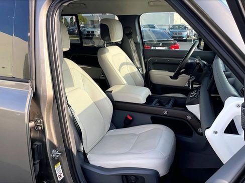 Used 2023 Land Rover Defender 110 SE image 10